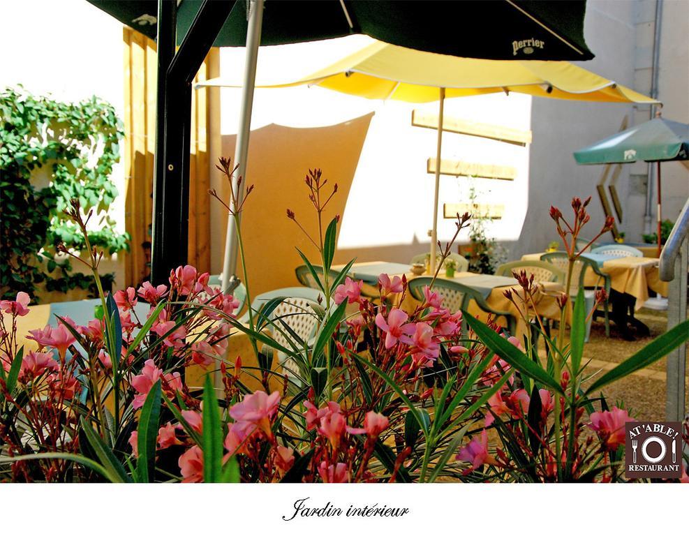 Logis Hotel Restaurant La Boule D'Or Chinon Exteriér fotografie