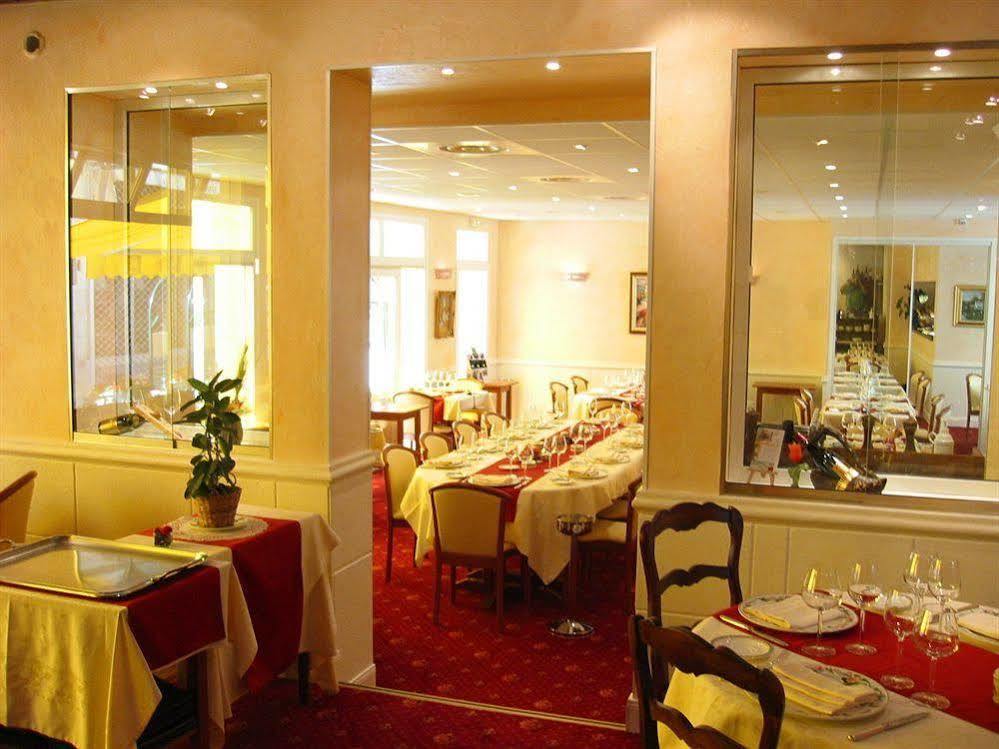 Logis Hotel Restaurant La Boule D'Or Chinon Exteriér fotografie